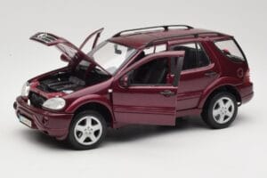 Mercedes ML55 AMG W163 Rojo Maisto 1:18 50348 Metal - imagen 2 de 8