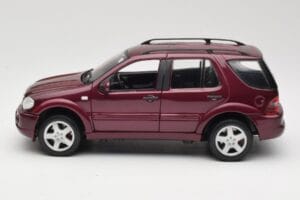 Mercedes ML55 AMG W163 Rojo Maisto 1:18 50348 Metal - imagen 4 de 8