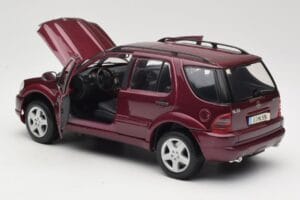 Mercedes ML55 AMG W163 Rojo Maisto 1:18 50348 Metal - imagen 5 de 8