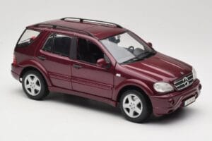 Mercedes ML55 AMG W163 Rojo Maisto 1:18 50348 Metal - imagen 6 de 8