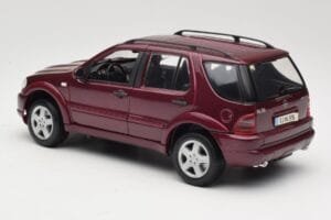 Mercedes ML55 AMG W163 Rojo Maisto 1:18 50348 Metal - imagen 7 de 8