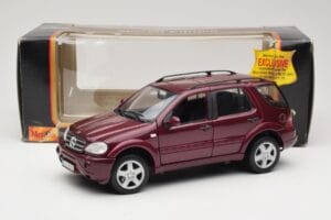Mercedes ML55 AMG W163 Rojo Maisto 1:18 50348 Metal - imagen 8 de 8