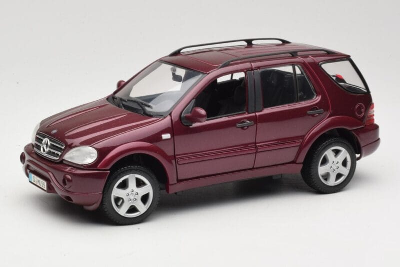 Mercedes ML55 AMG W163 Rojo Maisto 1:18 50348 Metal