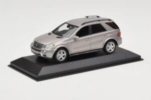 Mercedes ML63 AMG W164 Gris Metalizado Minichamps 1:43 400034570 Metal - imagen 2 de 4