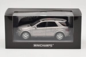 Mercedes ML63 AMG W164 Gris Metalizado Minichamps 1:43 400034570 Metal - imagen 4 de 4