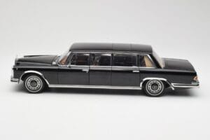 Mercedes 600 Pullman W100 Negro AUTOart 1:18 76197 Metal - imagen 4 de 8