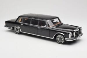 Mercedes 600 Pullman W100 Negro AUTOart 1:18 76197 Metal - imagen 6 de 8