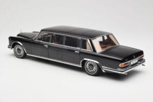 Mercedes 600 Pullman W100 Negro AUTOart 1:18 76197 Metal - imagen 7 de 8
