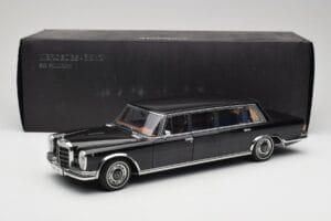 Mercedes 600 Pullman W100 Negro AUTOart 1:18 76197 Metal - imagen 8 de 8