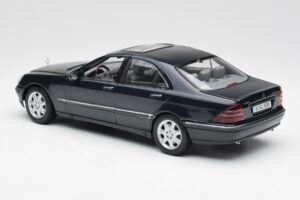 Mercedes S-Class W220 Azul Maisto 1:18 56051 Metal - imagen 7 de 8