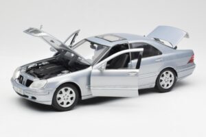 Mercedes S-Class W220 Azul Claro Maisto 1:18 56050 Metal - imagen 2 de 8