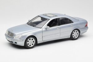 Mercedes S-Class W220 Azul Claro Maisto 1:18 56050 Metal