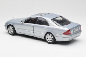 Mercedes S-Class W220 Azul Claro Maisto 1:18 56050 Metal - imagen 7 de 8