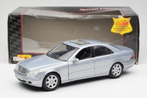 Mercedes S-Class W220 Azul Claro Maisto 1:18 56050 Metal - imagen 8 de 8