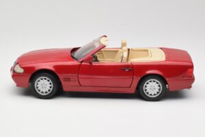 Mercedes SL500 R129 Rojo Revell 1:18 08927 Metal - imagen 4 de 8