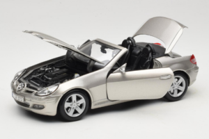 Mercedes SLK R171 Bronce Claro Metálico Maisto 1:18 31674-R1 Metal - imagen 2 de 8