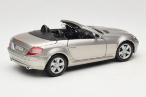 Mercedes SLK R171 Bronce Claro Metálico Maisto 1:18 31674-R1 Metal - imagen 3 de 8