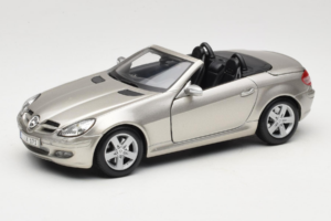 Mercedes SLK R171 Bronce Claro Metálico Maisto 1:18 31674-R1 Metal