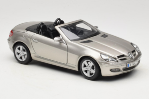Mercedes SLK R171 Bronce Claro Metálico Maisto 1:18 31674-R1 Metal - imagen 6 de 8