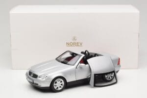 Mercedes SLK R170 Brilliant Silver Norev 1:18 183020 Metal - imagen 9 de 9
