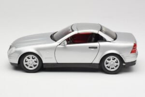 Mercedes SLK R170 Roadster Plateado Maisto 1:18 31674 Metal - imagen 3 de 9