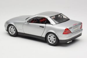 Mercedes SLK R170 Roadster Plateado Maisto 1:18 31674 Metal - imagen 4 de 9