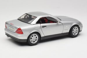 Mercedes SLK R170 Roadster Plateado Maisto 1:18 31674 Metal - imagen 5 de 9