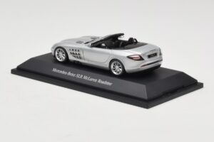 Mercedes SLR McLaren Roadster Crystal Laurit Silver Minichamps 1:43 B66961005 Metal - imagen 3 de 4