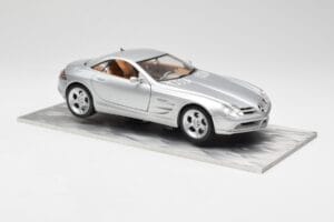Mercedes SLR Vision Plateado Edición Limitada Con Base de Aluminio Bburago 1:18 B66962102 Metal - imagen 6 de 8