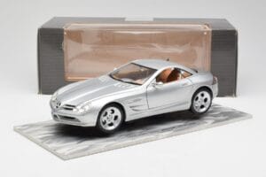 Mercedes SLR Vision Plateado Edición Limitada Con Base de Aluminio Bburago 1:18 B66962102 Metal - imagen 8 de 8