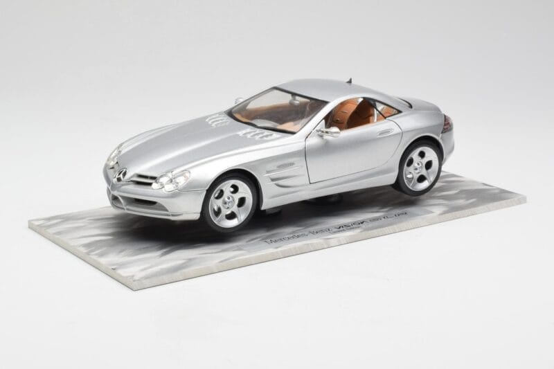 Mercedes SLR Vision Plateado Edición Limitada Con Base de Aluminio Bburago 1:18 B66962102 Metal