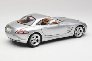 Mercedes SLR Vision Liquid Plata Maisto 1:18 B66962101 Metal - imagen 3 de 8