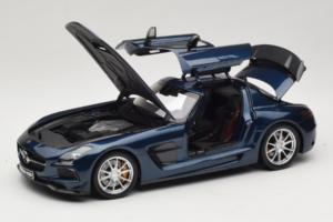 Mercedes SLS AMG Black Series Daytona Blue Metallic Minichamps 1:18 110033026 Metal - imagen 2 de 8