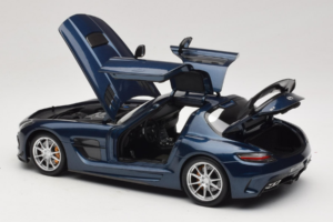 Mercedes SLS AMG Black Series Daytona Blue Metallic Minichamps 1:18 110033026 Metal - imagen 5 de 8