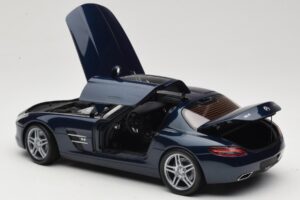 Mercedes SLS AMG C197 Blue Metallic Minichamps 1:18 100039021 Metal - imagen 5 de 8