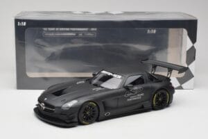 Mercedes AMG SLS C197 GT3 45 Años de Driving Performance Minichamps 1:18 151133100 Metal - imagen 6 de 6
