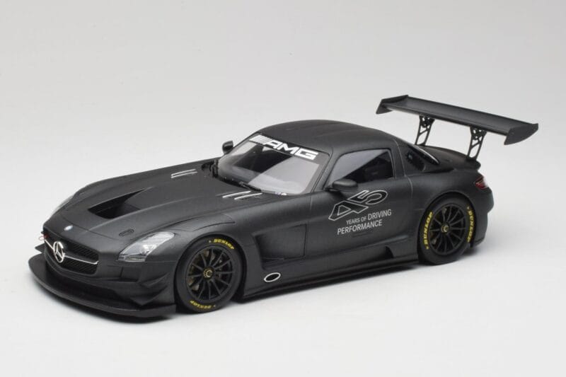 Mercedes AMG SLS C197 GT3 45 Años de Driving Performance Minichamps 1:18 151133100 Metal