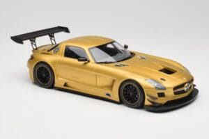 Mercedes AMG SLS C197 GT3 Street Dorado Minichamps 1:18 151113106 Metal - imagen 4 de 6