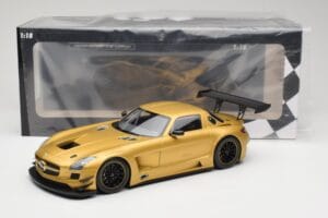 Mercedes AMG SLS C197 GT3 Street Dorado Minichamps 1:18 151113106 Metal - imagen 6 de 6