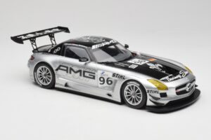 Mercedes AMG SLS C197 GT3 Team AMG China #96 M. Hakkinen / C. Cheng Zhuhai 6th 2011 Minichamps 1:18 151113196 Metal - imagen 4 de 6