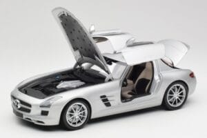 Mercedes SLS AMG C197 Iridium Plata Minichamps 1:18 100039026 Metal - imagen 2 de 8