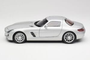 Mercedes SLS AMG C197 Iridium Plata Minichamps 1:18 100039026 Metal - imagen 4 de 8