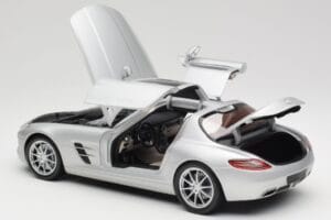 Mercedes SLS AMG C197 Iridium Plata Minichamps 1:18 100039026 Metal - imagen 5 de 8