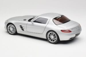 Mercedes SLS AMG C197 Iridium Plata Minichamps 1:18 100039026 Metal - imagen 7 de 8