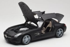 Mercedes SLS AMG C197 Matte Black Minichamps 1:18 100039027 Metal - imagen 2 de 8
