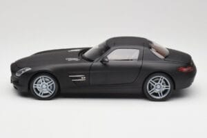 Mercedes SLS AMG C197 Matte Black Minichamps 1:18 100039027 Metal - imagen 4 de 8
