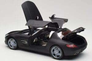 Mercedes SLS AMG C197 Matte Black Minichamps 1:18 100039027 Metal - imagen 5 de 8