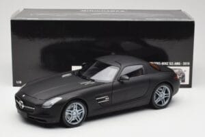 Mercedes SLS AMG C197 Matte Black Minichamps 1:18 100039027 Metal - imagen 8 de 8