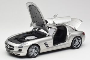 Mercedes SLS AMG C197 Matt Plata Minichamps 1:18 100039029 Metal - imagen 2 de 8