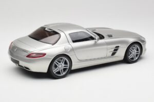 Mercedes SLS AMG C197 Matt Plata Minichamps 1:18 100039029 Metal - imagen 3 de 8